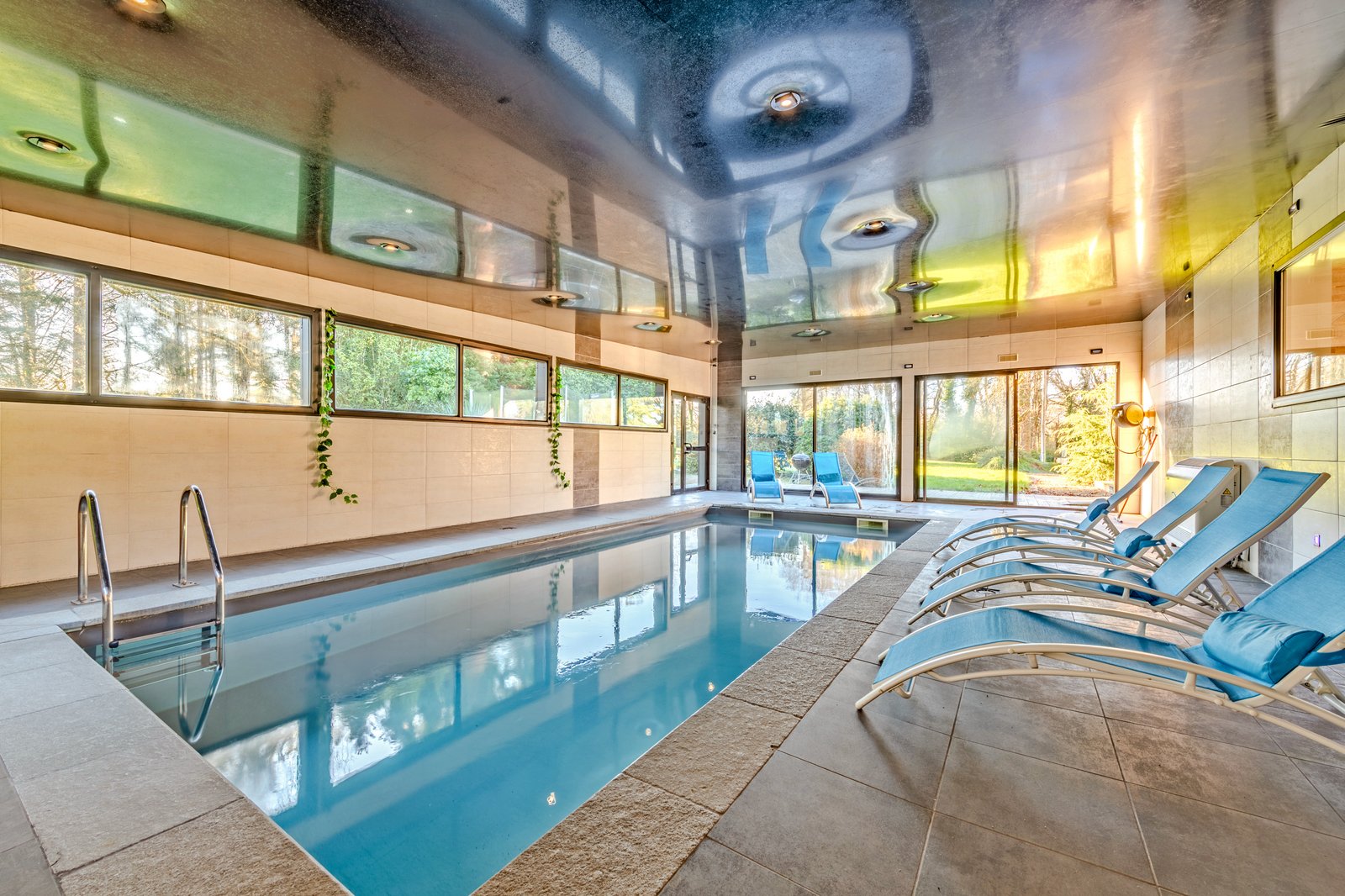 Piscine intérieure chauffée