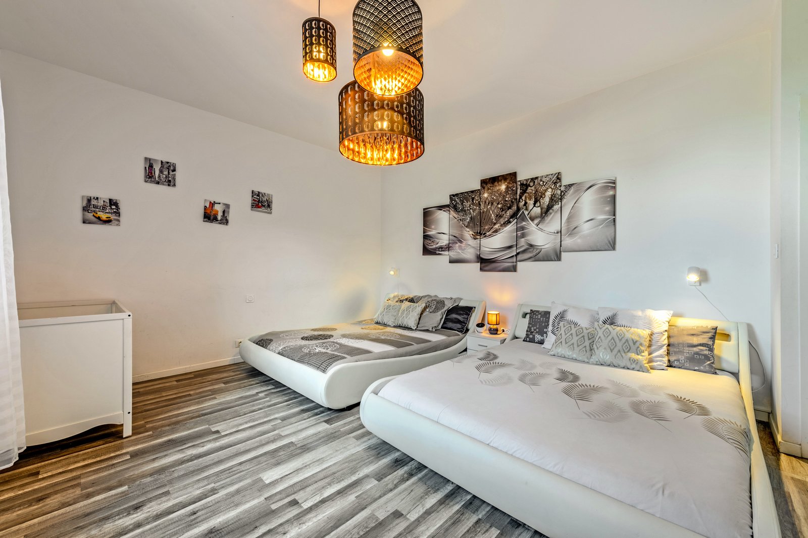 Chambre 3 · lit double + lit bébé