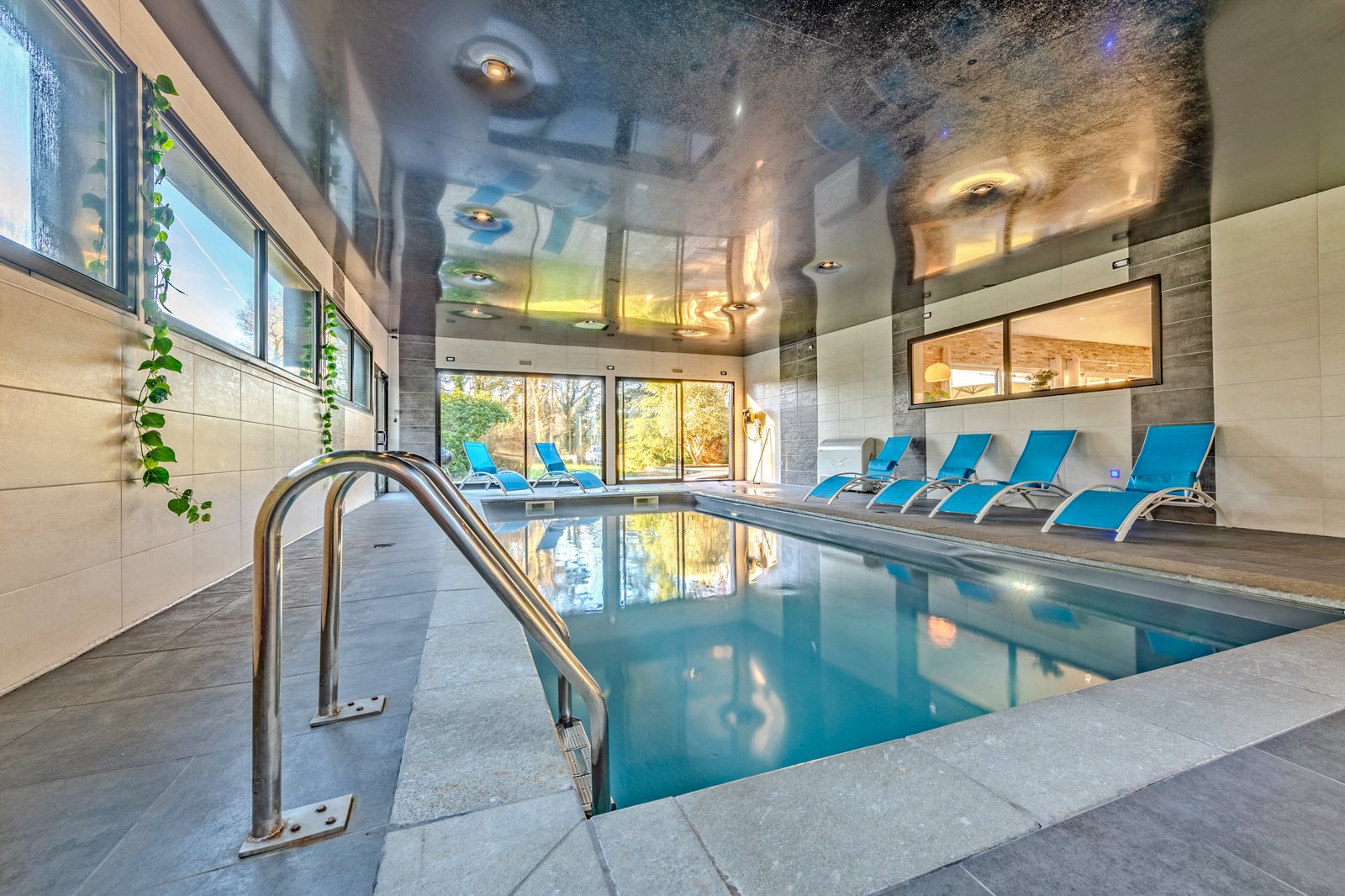 Piscine intérieure chauffée