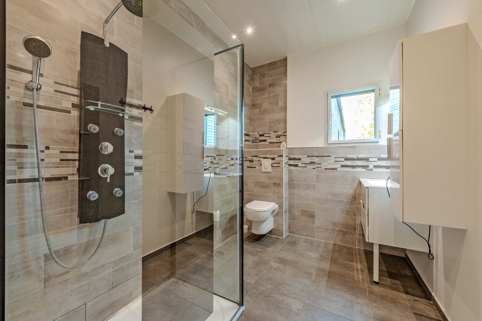 Salle d'eau privative de la chambre parentale 2